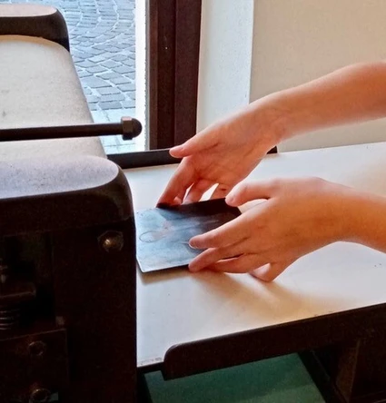 Corso di calcografia in studio d'arte nell'entroterra del Lago di Garda